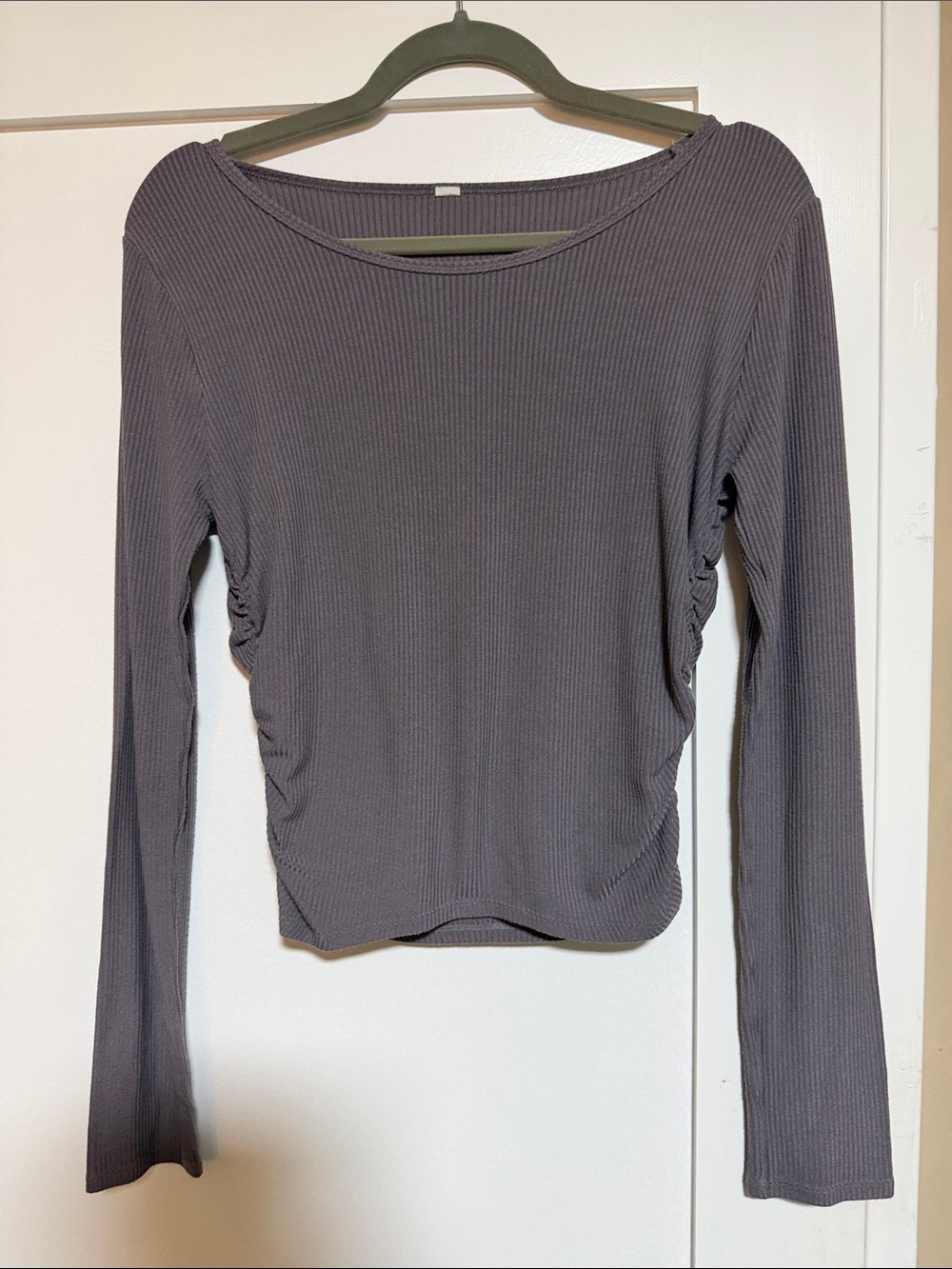 ALO Yoga Gather Long-Sleeve Ruched Side Top - Purple Dusk